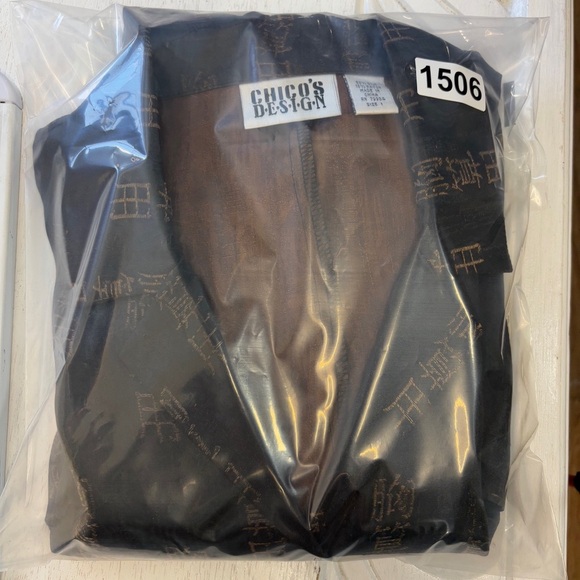 Chico's Design Brown Button Down Shirt Jacket Silk Blend Asian Printed Hanzi 1/S - Picture 6 of 6